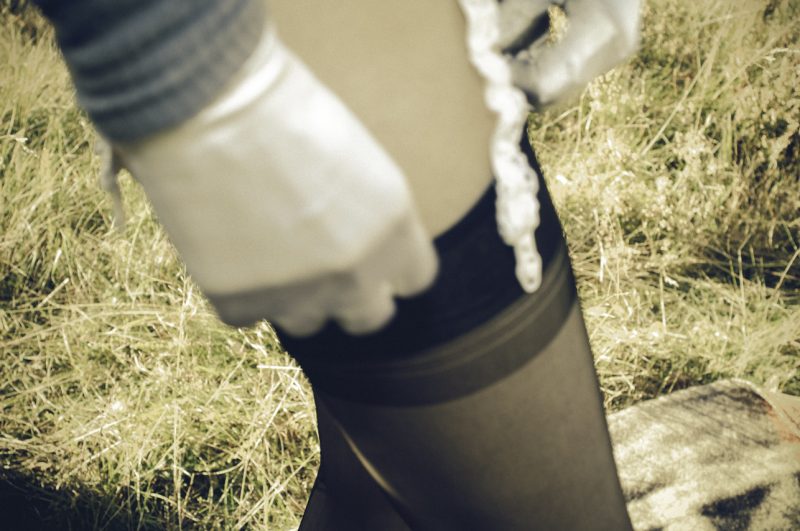 Cervin stockings top & white gloves