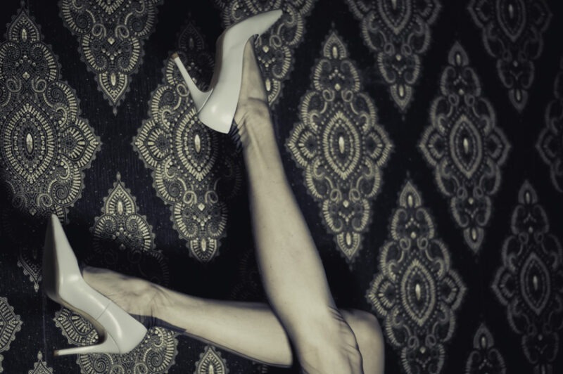 Lange Beine in Nahtstrümpfen