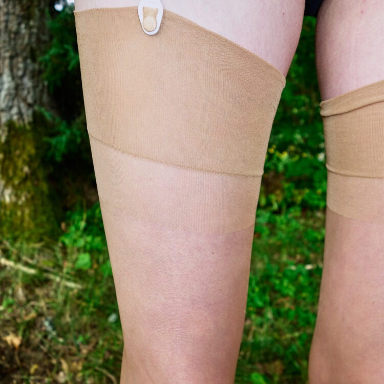 Doppelrand von nahtlosen Strümpfen. Eine Nahaufnahme