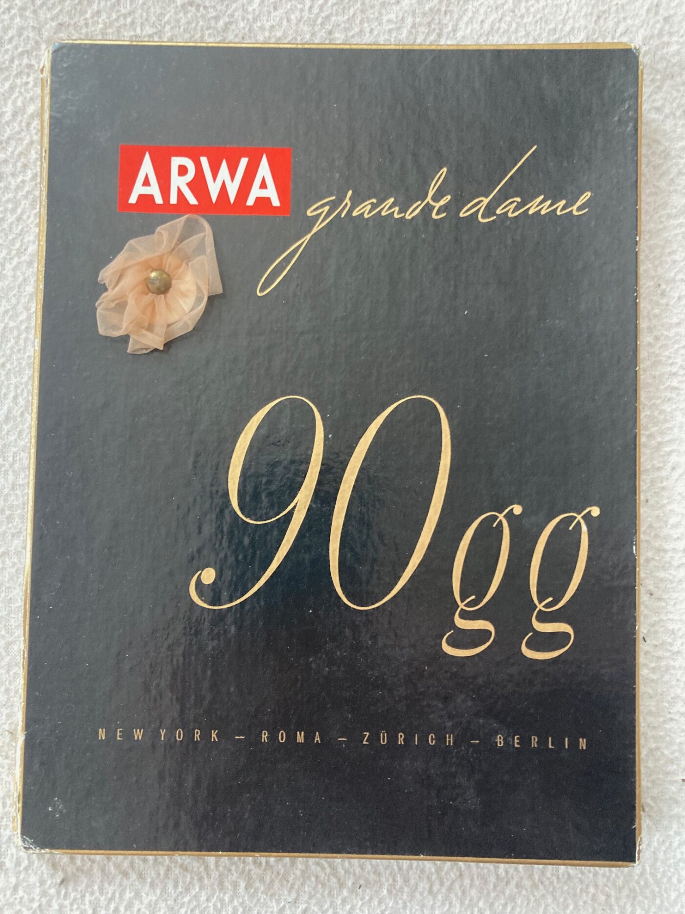 Box of Arwa Grande Dame 90 gg ff seamed stockings - the sheerest stocking in the world
