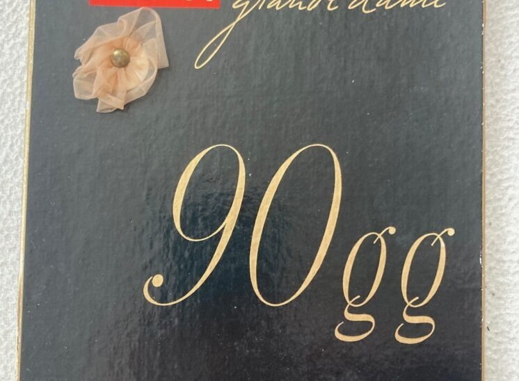 Box of Arwa Grande Dame 90 gg ff seamed stockings - the sheerest stocking in the world