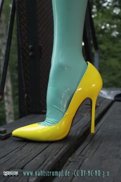 Jade green AG Nahtstrumpf seamed latex stockings 0,2 mm Jade green latex stockings