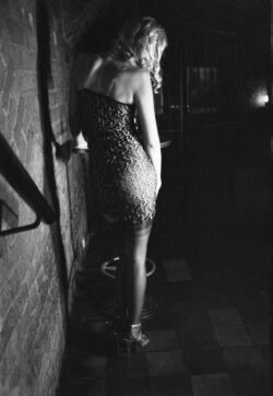 Analog photo, Ilford Delta 400 Modell Tracy in real ff nylon stockings.